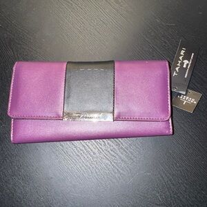 NEW Tahari Wallet